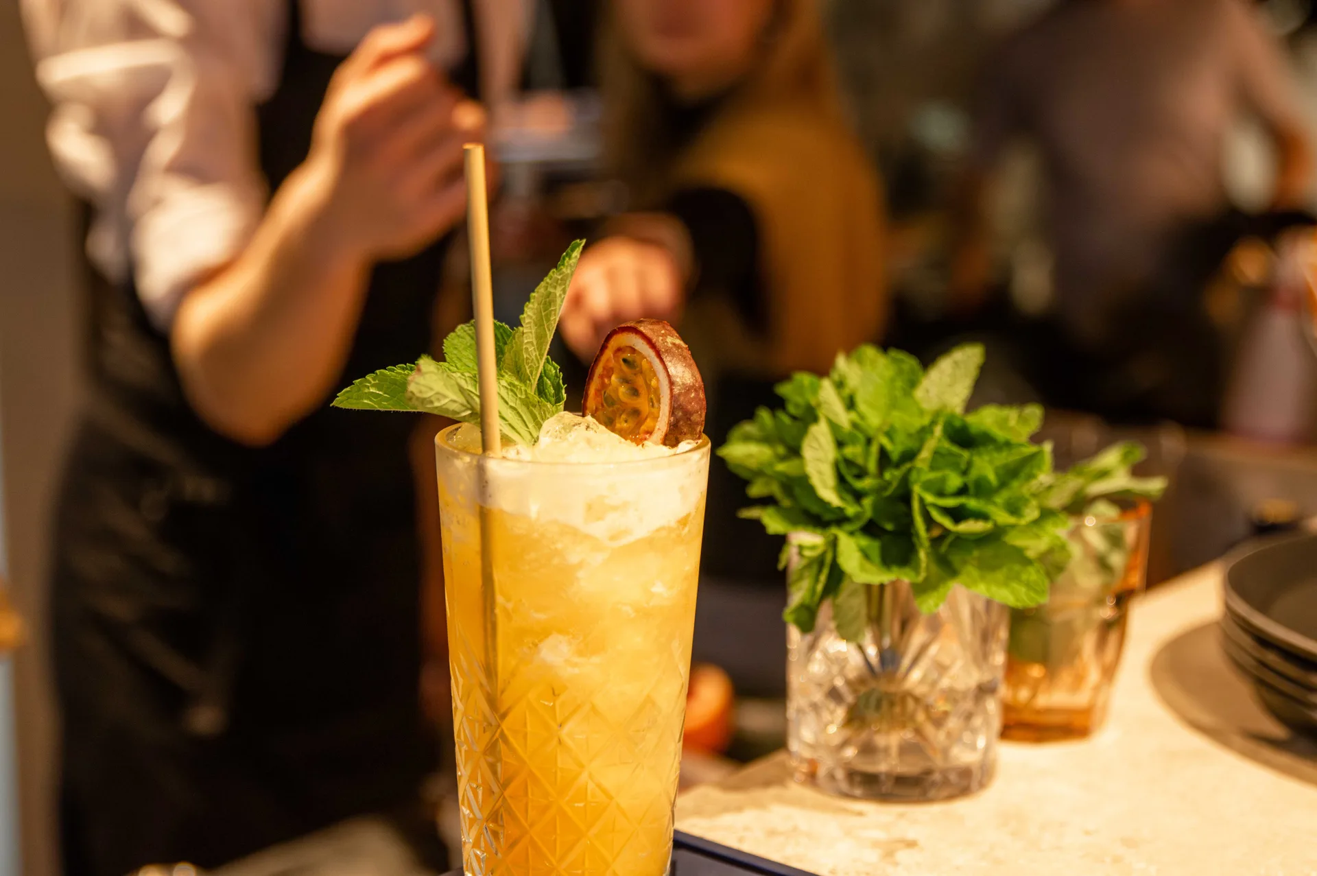 Ürituse foto sündmuselt Tartu Cocktail Week restoranis Toko, pildistas fotograaf Mailis Vahenurm.