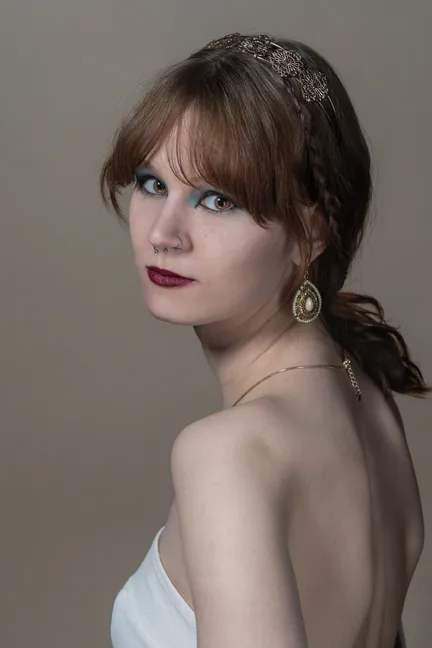 Portreefotograaf Mailis Vahenurme pildistas topeltsäri foto naisest.