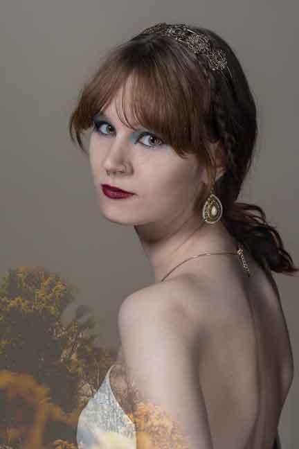 Portreefotograaf Mailis Vahenurme pildistas topeltsäri foto naisest.