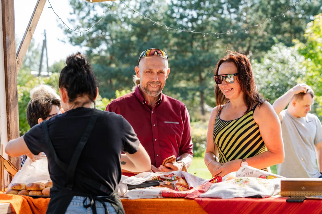 Ürituste fotograaf Mailis Vahenurm pildistas foto sündmuselt Sibulatee puhvetite päev.