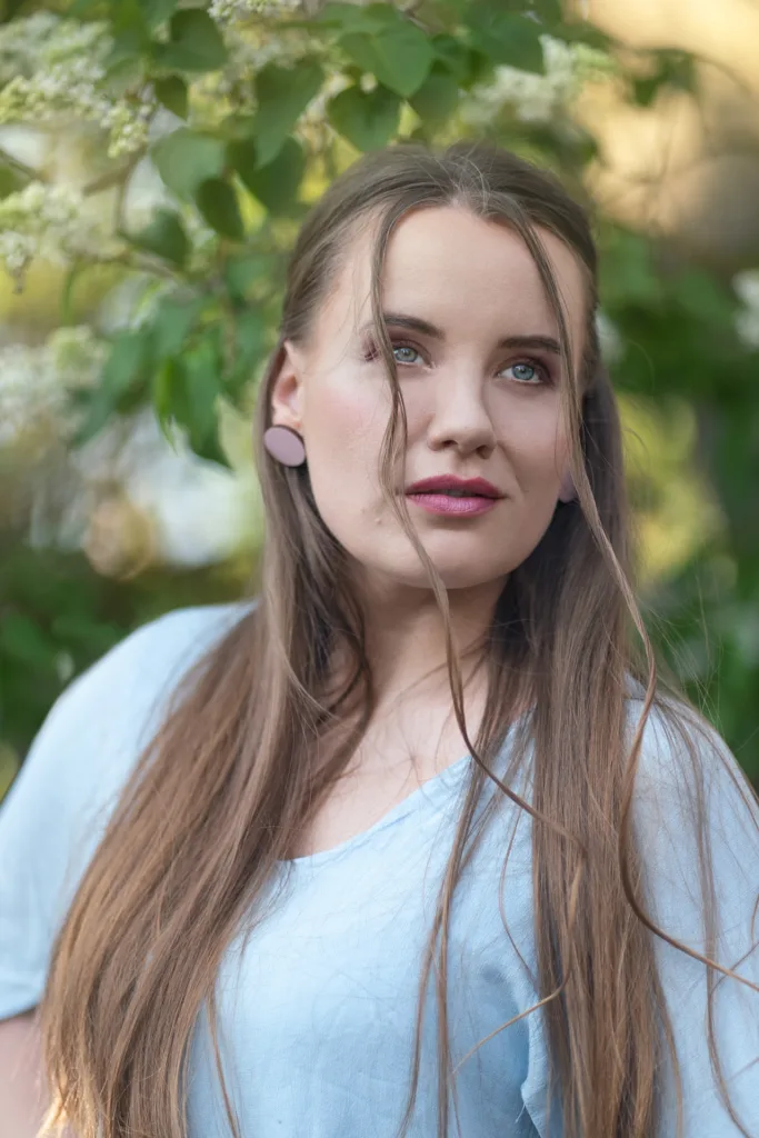 Tartu fotograaf Mailis Vahenurm pildistas persoonibrändi foto naisest.