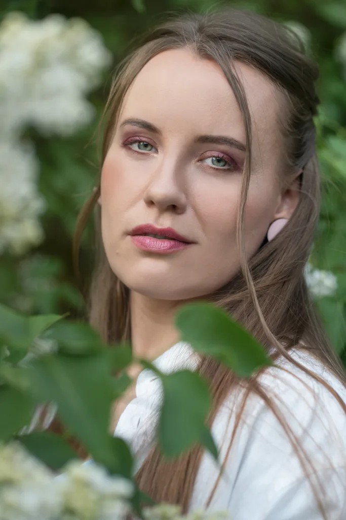 Tartu fotograaf Mailis Vahenurm pildistas persoonibrändi foto naisest.