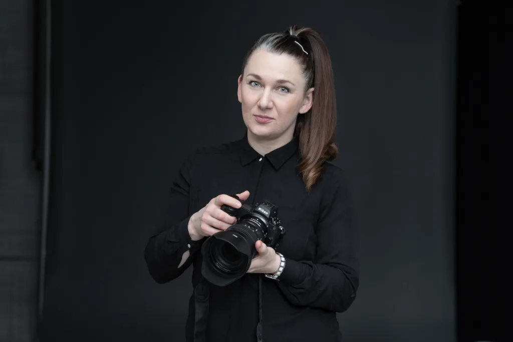 Ametiportree fotograafist, pildistas fotograaf Mailis Vahenurm.