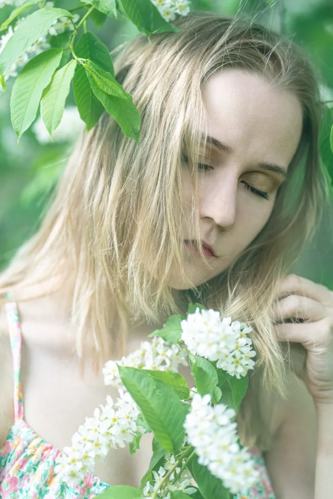 Portree naisest, pildistas fotograaf Mailis Vahenurm.