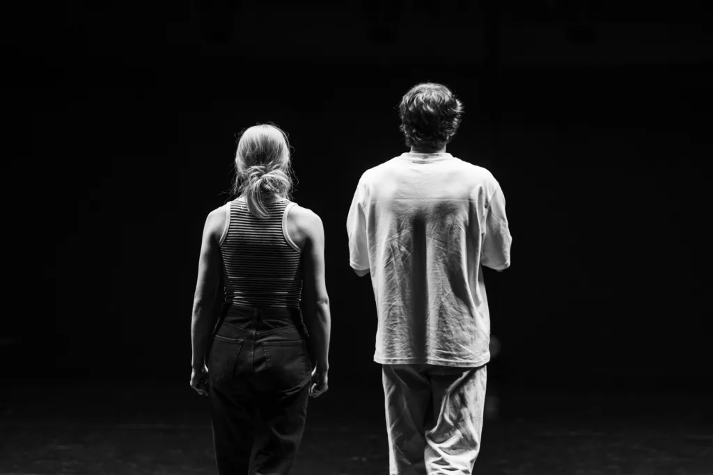 Mailis Vahenurme jäädvustatud ürituste foto etenduselt "Sorry me teeme Tšehhovit" 2023.