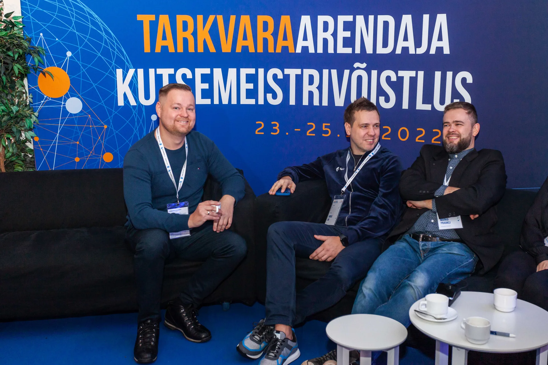 Enne sündmuse algust toimunud arutelu žüriiliikmete vahel.aja kutsemestrivõistlus Noor Meister 2022, pildistas ürituste fotograaf Mailis Vahenurm Ürituse foto sündmuselt "Tarkvaraarendaja kutsemeistrivõistlus", pildistas fotograaf Mailis Vahenurm.