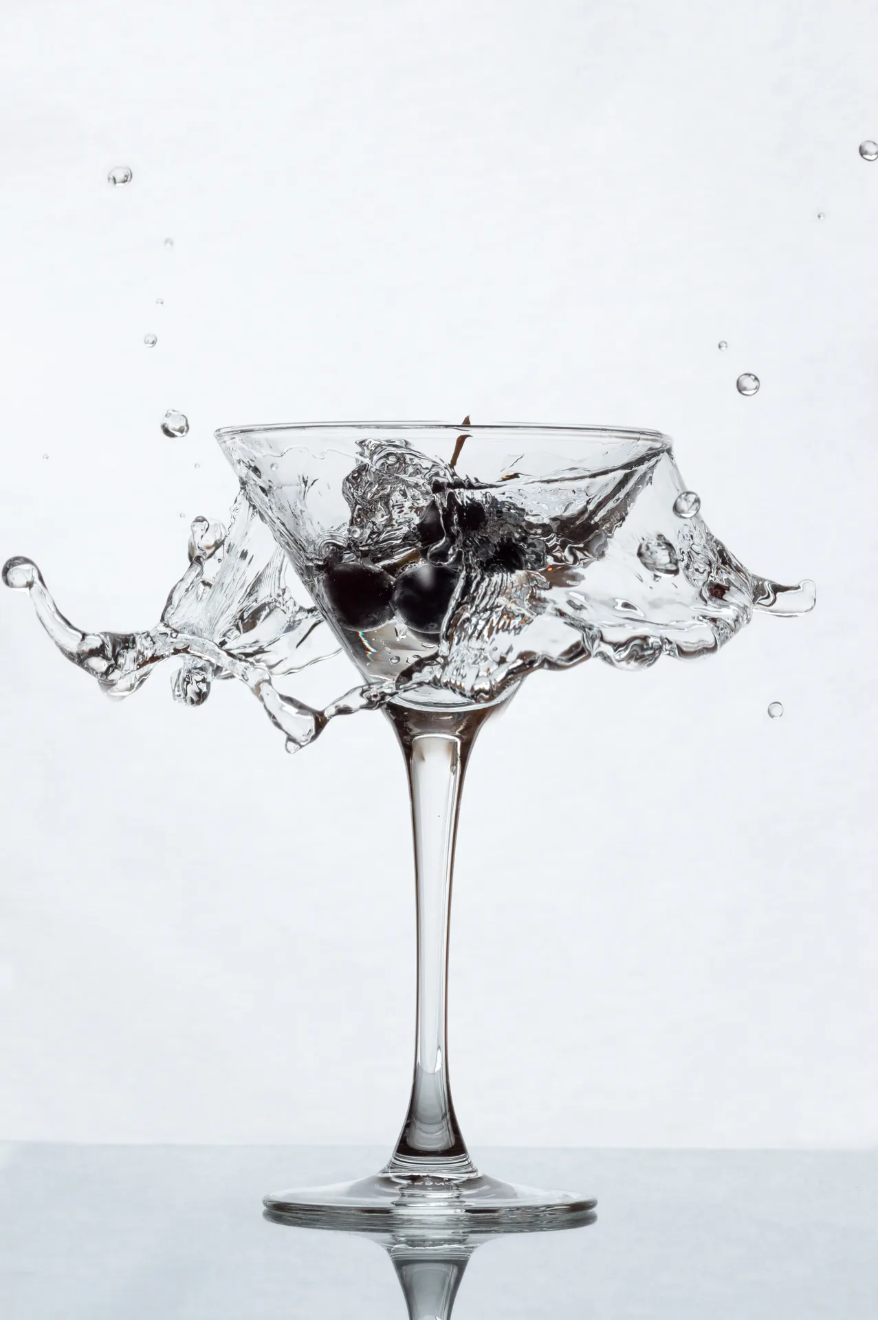 Viinamarjad Martini klaasis, pildistas tootefotograaf Mailis Vahenurm Tootefoto, pildistas Mailis Vahenurm.