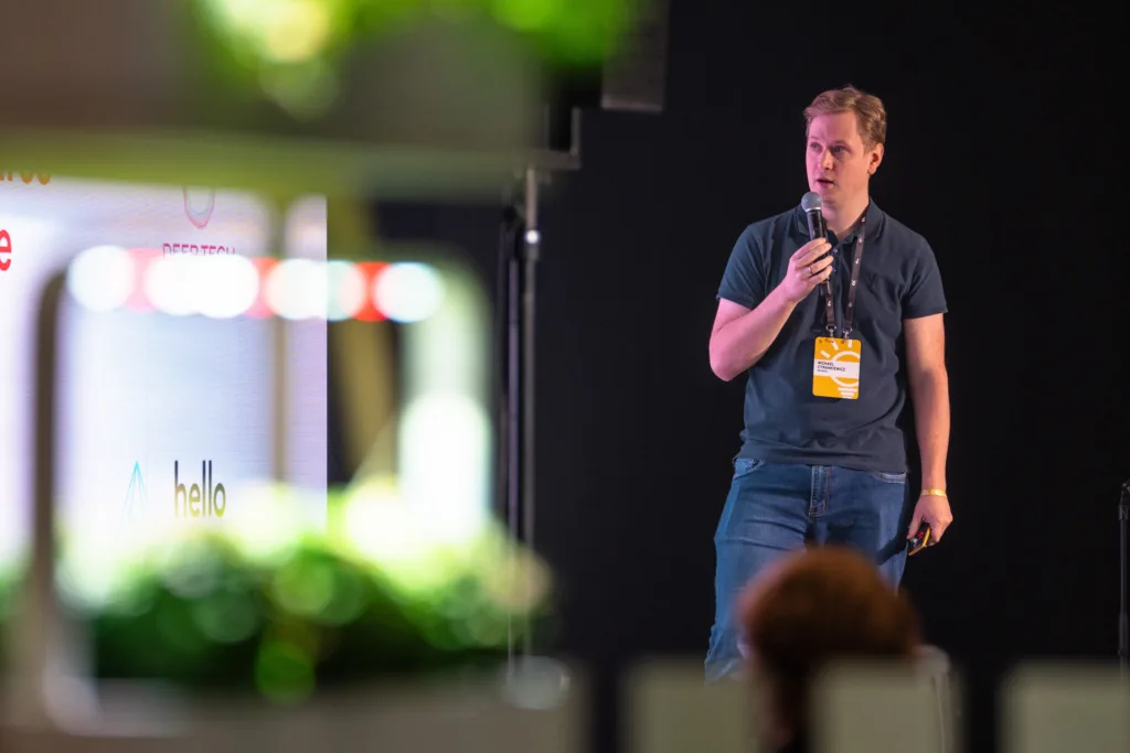 Foto sündmuselt sTARTUp Day Tartus, pildistas ürtuste fotograaf Mailis Vahenurm.