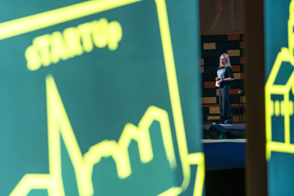 Foto sündmuselt sTARTUp Day Tartus, pildistas ürtuste fotograaf Mailis Vahenurm.