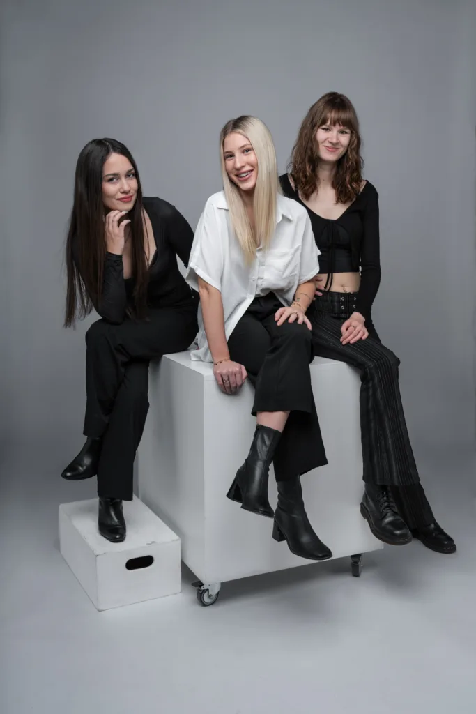 Grupifoto naistest, pildistas fotograaf Mailis Vahenurm.