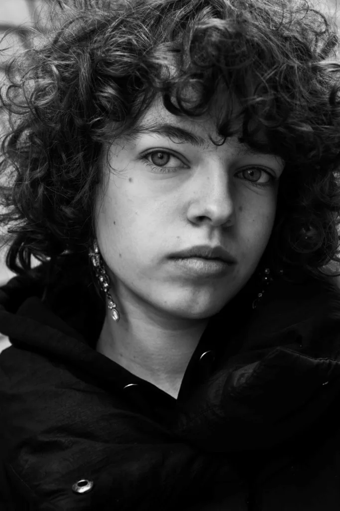 Portreefotograaf Mailis Vahenurm pildistas portreefoto naisest.