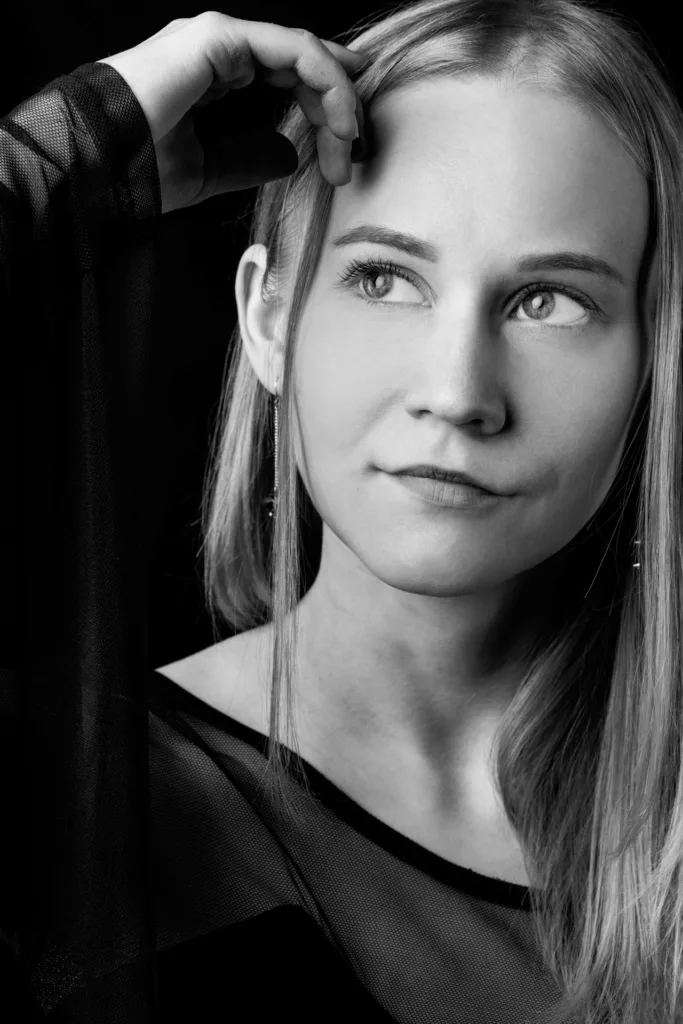 Portreefotograaf Mailis Vahenurm pildistas portreefoto naisest.