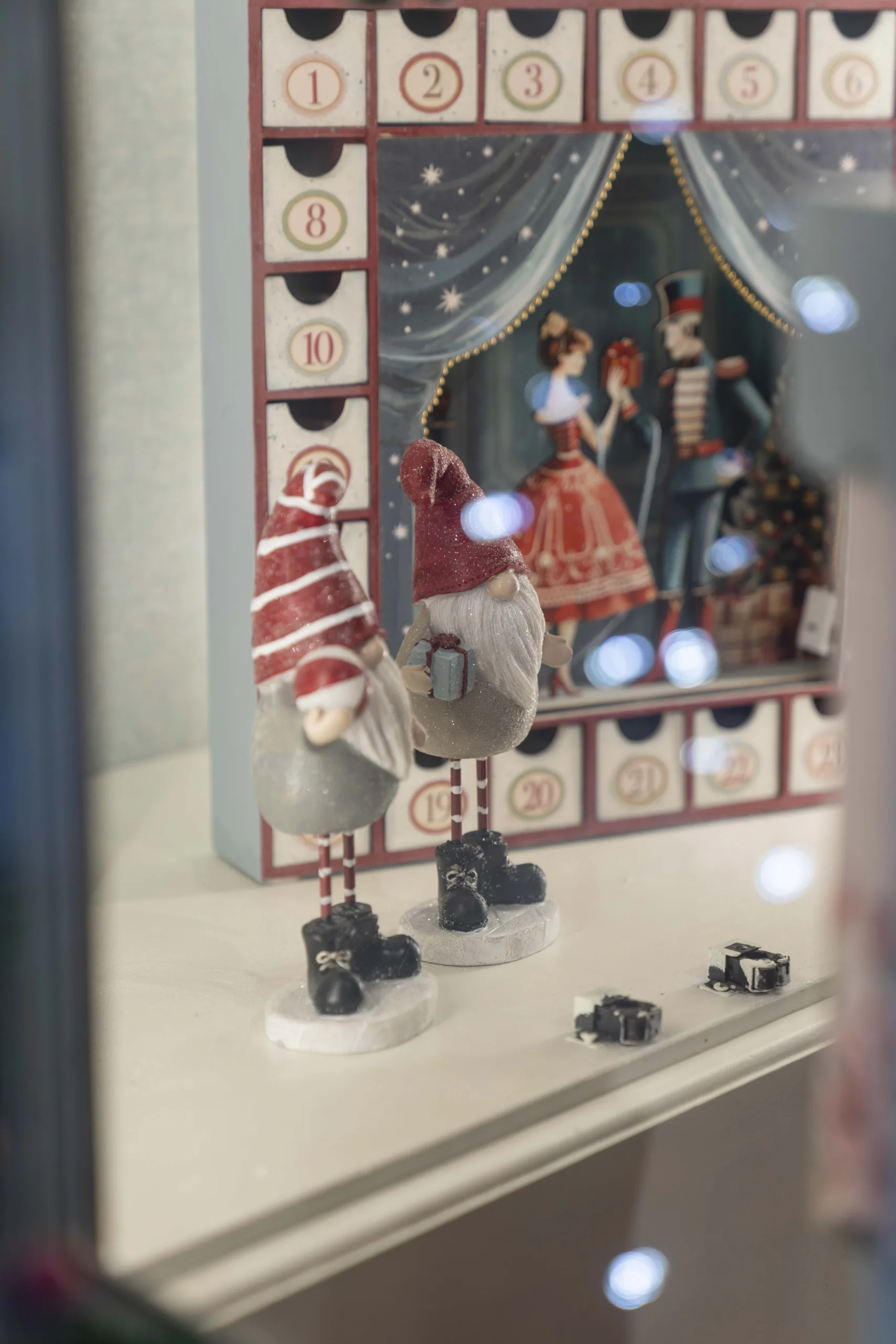 Foto mänguasjapoe "Toc & Retoc loja atelier" vaateaknast Aveiros, pildistas fotograaf Mailis Vahenurm.