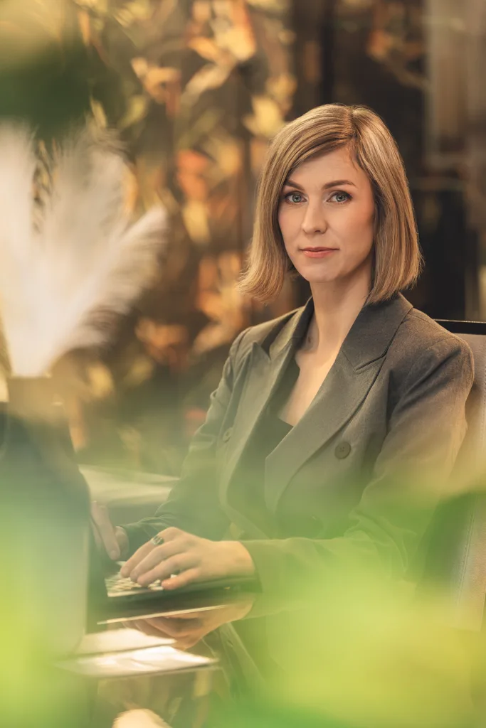 Persoonibrändi foto naisest, pildistas fotograaf Mailis Vahenurm.